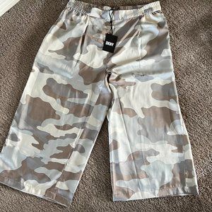 Silk Camo Capris